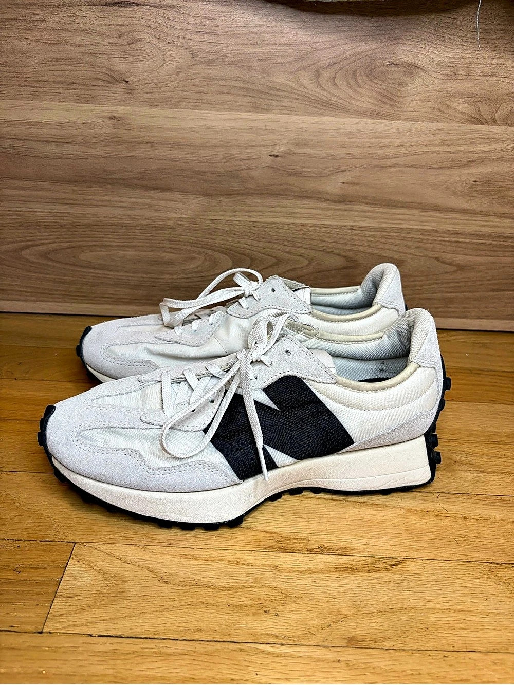 New Balance 327 Women's Sneakers - Size 9.5